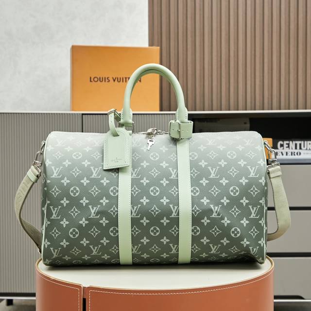 独家实拍 Sac Keepall Bandoulière 45 M41418 11718 渐变绿花 这款keepall单肩包45由monogram Hr渐变帆布