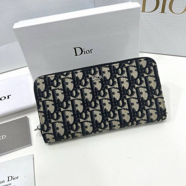 品牌：Dior 0198 颜色： 黑色 尺寸：19.5*10.5*3 说明: Dior专柜最新款！Dior长款拉链钱包oblique 印花正面饰有“Dior＂徽