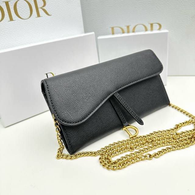 品牌：Dior D23 颜色： 黑色 兰色 尺寸： 19*10.5*3.5 说明: Dior 专柜同步，可肩背专柜品质顶级进口牛皮 海外订制钥匙扣五金 做工油边