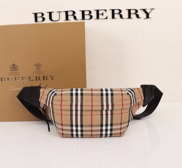 新色批： -Burberry 博柏利 18新款经典格纹腰包男女通用 经典格子 双头拉链 腰包斜挎包尺寸：19-13-5 #40715#