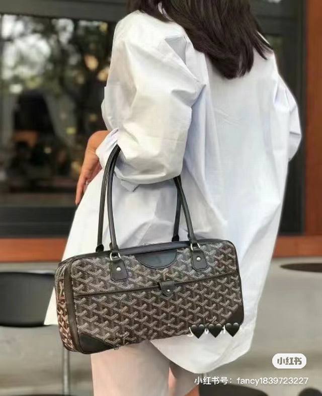 狗牙发棍包 家人们，真的太美了[哇r] 戈雅goyard Vintage 中古法棍包，狗牙的中古vintage了解一下最近真的有被刷到屏 先来这只绝版的盒子法棍