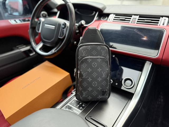 芯片版 高端货 新款 “Louis Vuitton”Lv胸包 Avenve 路易威登 单肩包 此款 Damier Graphite 帆布面料的 Avenue 单