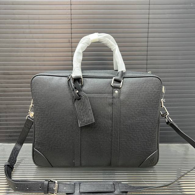 Louisvuitton 路易威登 Voyage Nm印花公文包 双肩带男包 电脑包 手提包 采用精湛镶嵌细工，经典百搭 实物拍摄 原厂原版面料 高端品质 配送