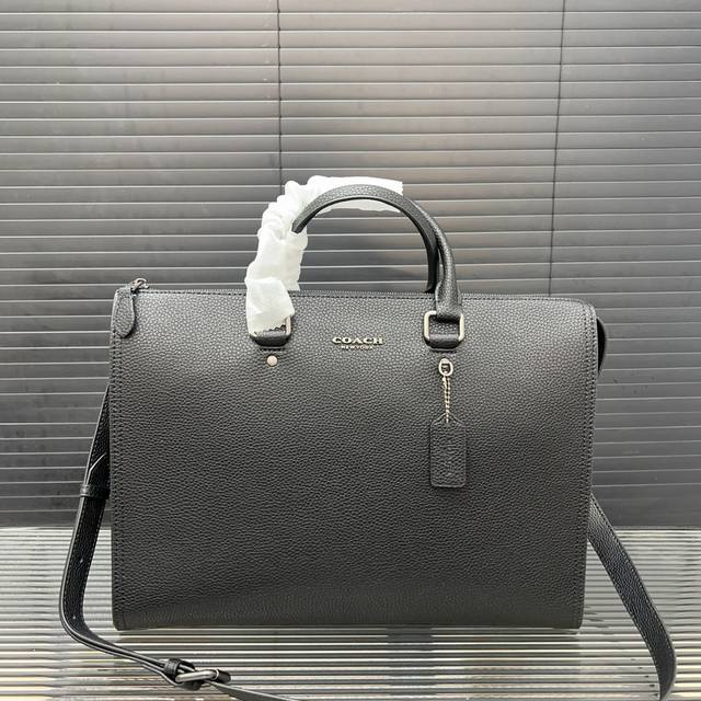 Coach 蔻驰 Gotham公文包 男士手提包 电脑包 经典logo搭配原厂工艺材质 休闲百搭 采用精湛镶嵌细工，实物拍摄 原厂原版面料 配送防尘袋 28 X