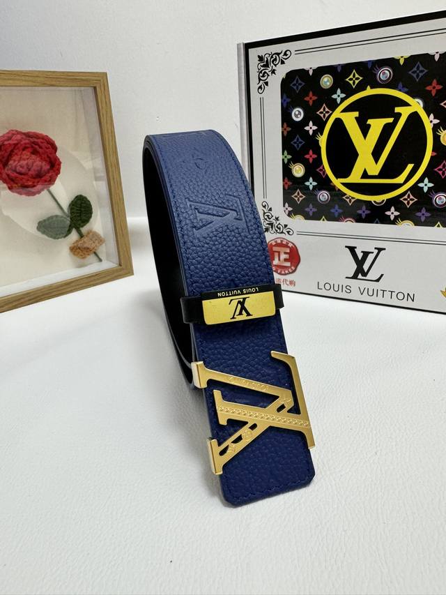 品名：Lv..路易..威登 材质：原单牛皮腰带 百分百头层牛皮腰带保证真皮，24K纯钢扣，专柜原单品质、做工精细，时尚大牌，送人自用首选 包装： 请认准如图专柜