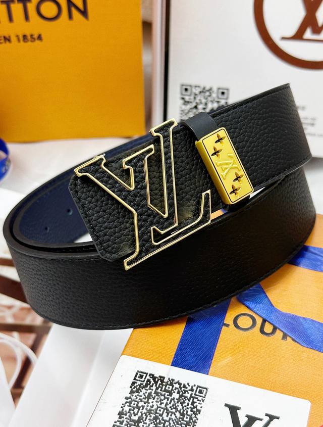 皮带：Lv..路易..威登顶级复刻. 腰带：原单品质百分百进口原厂头层牛皮，保证真皮。镂空贴皮工艺.真空电镀.永不掉色.24K纯钢扣细腻小牛皮荔枝纹路双面可用专