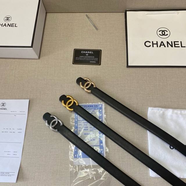 品牌：香奈儿chanel 等级：女士皮带.定制头牛层皮.双面可用。油精边致、官同网步新款 配专全柜套包装 送眼打针 长度不裁剪 扣头：广州原版扣 长度：90 1