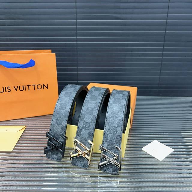 Louisvuitton 路易威登 牛皮腰带 男士经典款皮带 时装搭配必备款 优质合金扣头 采用原厂牛皮带身 机械打孔 高品质全套包装 礼盒 礼袋 小票