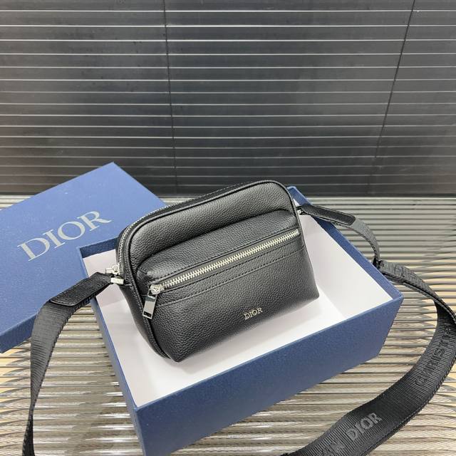 Dior 迪奥 牛皮压花 Rider 2.0 可调节肩带拉链开合 皮革拼粒面小牛皮 邮差包单肩斜挎包 男款 黑色 明星单品 采用优质原厂材质 高端品质 配送礼盒