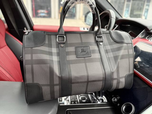 高端货 新款 “ Burberry ”巴宝莉旅行袋 博柏利旅行包 Keepall 45 经典老花满印可调节可拆卸肩带 涂层帆布拼牛皮革饰边 手提单肩斜挎旅行包