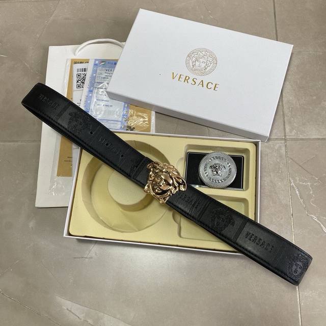 Versace精品款 ☆双扣礼盒套装含礼盒 专柜有售 范思哲专柜在售正品 此款采用头层牛皮制作 走线油边细致 正品开模 搭配广州原版扣经久耐用、3.8Cm规格