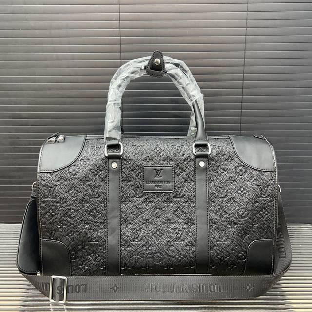 Louisvuitton 路易威登 Keepall旅行袋 手提包袋 机场包 采用精湛镶嵌细工，实物拍摄 原厂原版面料 配送 防尘袋 46 X 26 Cm。