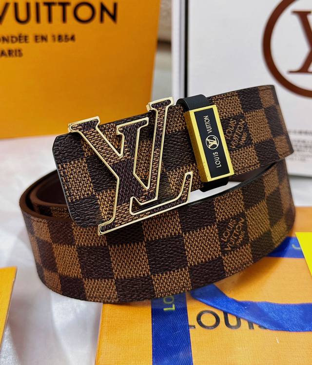 皮带：Lv..路易..威登顶级复刻. 腰带：原单品质百分百头层牛皮，保证真皮。雕花镂空工艺.真空电镀.永不掉色.24K纯钢扣头层老花，黑格，棕格，黑花，格仔系列