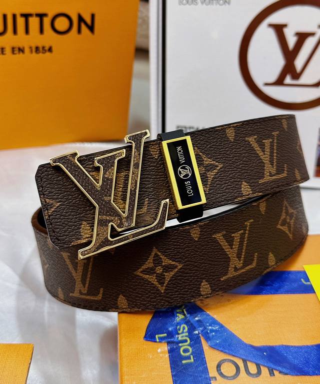 皮带：Lv..路易..威登顶级复刻. 腰带：原单品质百分百头层牛皮，保证真皮。雕花镂空工艺.真空电镀.永不掉色.24K纯钢扣头层老花，黑格，棕格，黑花，格仔系列