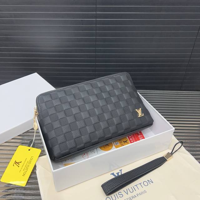 Louisvuitton 路易威登 双拉链牛皮手拿包 卡包钱包多功能男包 采用精湛镶嵌细工，实物拍摄 原厂原版面料 配送礼盒 22 X 14 Cm。