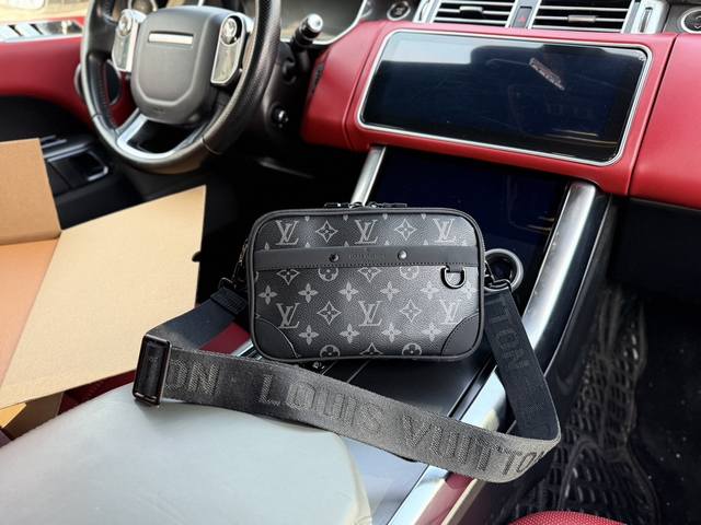 高端货 最新款 “ Louis Vuitton ”Lv单肩包路易威登斜挎差包 M46955 Louis Vuitton Alpha Messenger Nv 可