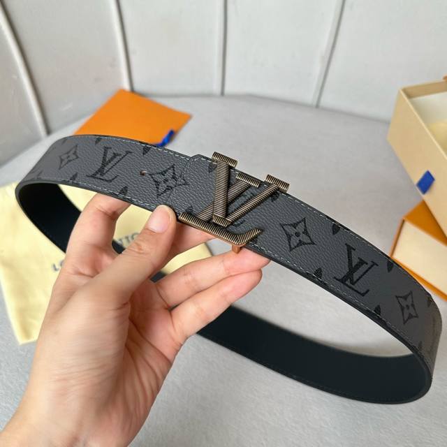 Lv.路易威登 全套包装 原版品质 代工厂货品 40Mm宽度 正品一体铸造五金钢扣，原厂皮料 双面原厂定制面料，区别市场货