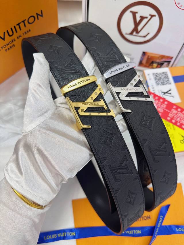 皮带：Lv..路易..威登顶级复刻. 腰带：原单品质百分百头层牛皮，保证真皮。雕花设计.真空电镀.永不掉色.24K纯钢扣头层小牛皮花纹路双面可用专柜同等质量，