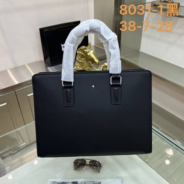 新品 ：Montblanc Lnternational 万宝龙8031-1 最新款公文包，不但包型做得好，而且品质也非常精细，采用进口牛皮，半定型设计，简单大气