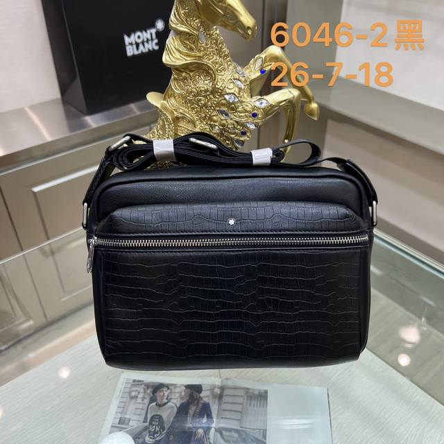 Montblanc International 万宝龙6046-2 万宝龙匠心系列单肩包，风格现代，天生有着随时随地保持精致时尚的造型，并且实用，始终品味高雅，