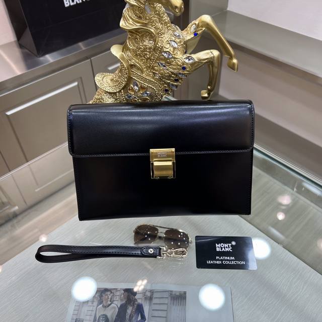 Montblanc International 万宝龙 万宝龙新款男士定型手拿包，采用进口亮光皮制作，搭配顶级五金配件，带密码锁，在公文包系列中实属佼佼者。商务