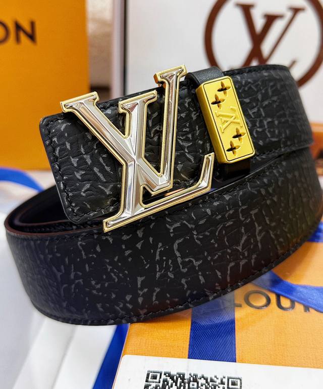 皮带：Lv..路易..威登顶级复刻. 腰带：原单品质百分百头层牛皮，保证真皮。双层间色工艺.真空电镀.永不掉色.24K纯钢扣头层特种海豹皮双面可用专柜同等质量，