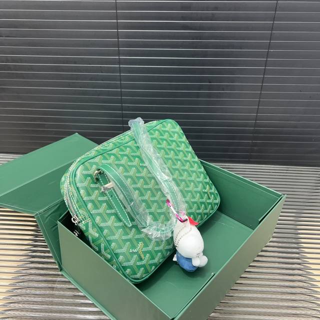 Goyard 戈雅 Cap- Vert Y字老花化妆包 洗漱包 原厂面料 激光雕刻五金 高货品质 配送防尘袋 礼盒 尺寸 24 X 19 Cm