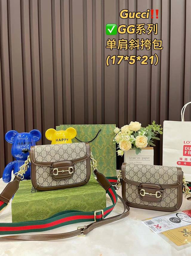 礼盒包装两条肩带 Gucci 全新小号1955马鞍包 首发 颜值爆表 还很实用的搭配两条肩带 集美们冲鸭 我的一见钟情 真的好好看！又复古又时髦反正我已经忍不住