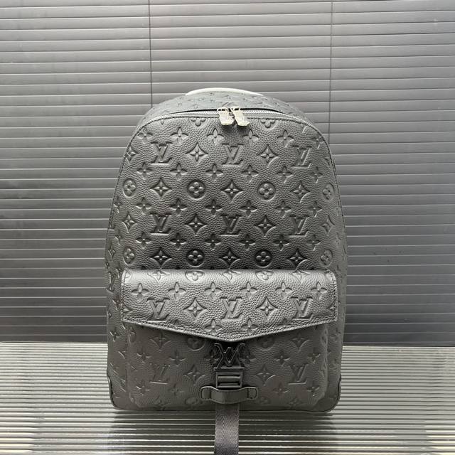 Louisvuitton 路易威登 牛皮多功能双肩包 背包牛皮男包 电脑包 采用精湛镶嵌细工 经典百搭 实物拍摄 原厂原版面料 配送防尘袋 30 X 39Cm。