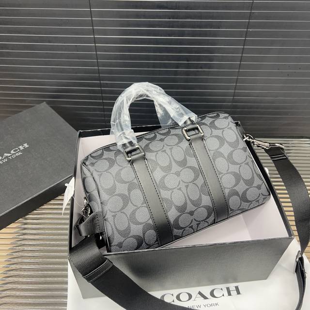 Coach 蔻驰 Venturer Duffle 27 经典老花拉链开合 标志性涂层帆布拼光滑小牛皮 旅行包 波士顿圆桶包 单肩斜挎包 经典logo搭配原厂工艺