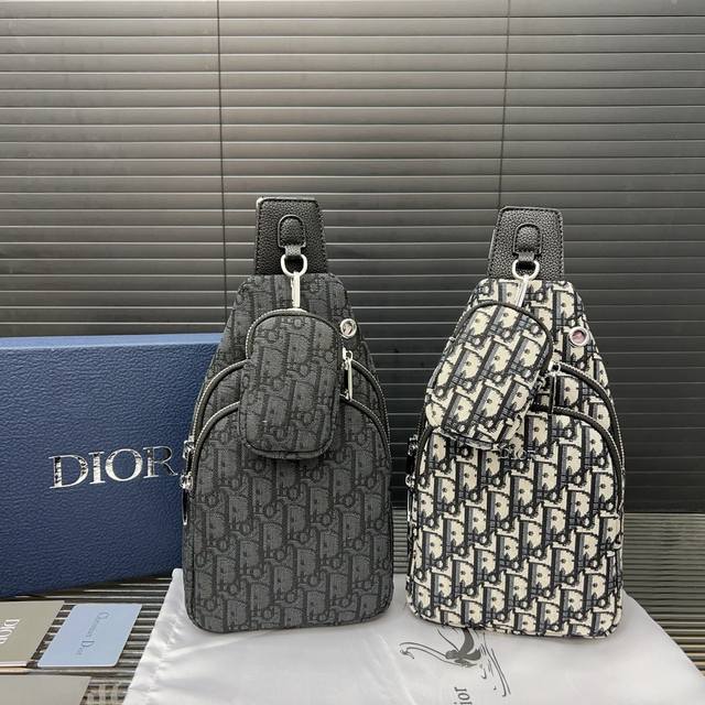 Dior 迪奥 二合一 Cd刺绣针织胸包 男女通用斜挎背包 采用精湛镶嵌细工，经典百搭 实物拍摄 原厂原版面料 配送防尘袋 礼盒 28 X 15 Cm。