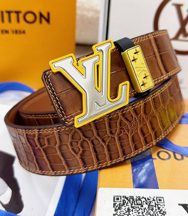 皮带：Lv..路易..威登顶级复刻. 腰带：原单品质百分百进口原厂头层牛皮，保证真皮。彩色边框叠色工艺.真空电镀.永不掉色.24K纯钢扣鳄鱼皮纹路，双面可用专柜