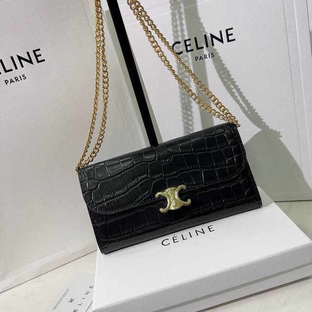 Celine 1960颜色 黑色尺寸 19*10.5*3.5 Celine 专柜同步，可肩背专柜品质顶级进口牛皮 海外订制钥匙扣五金 做工油边精湛