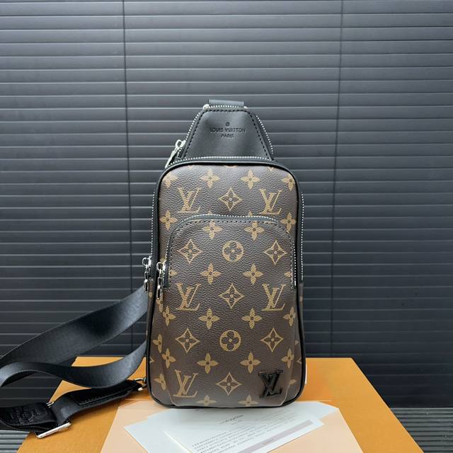 Louisvuitton 路易威登 Avenue系列胸包 斜挎包 男女通用单肩包 采用精湛镶嵌细工，经典百搭 实物拍摄 原厂原版面料 配送礼盒 防尘袋 30 X