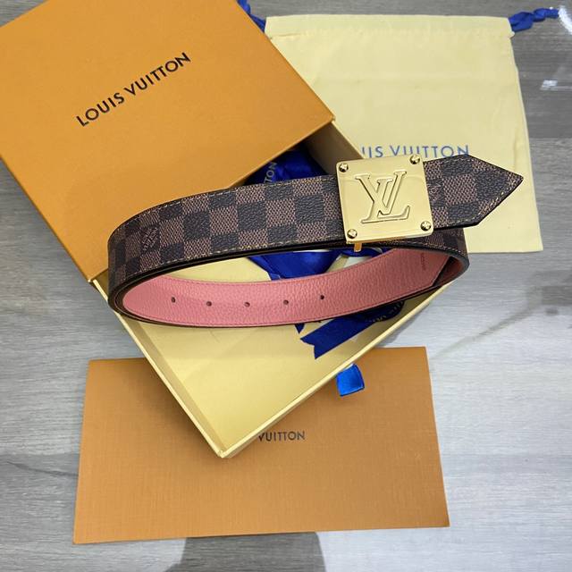 女士腰带 品牌：Lv、、路易、、威登！ 原单： 皮带腰带：双面使用专柜质量、百分百头层牛皮、24K纯钢扣、送人自用首选、保证真皮 包装：请认准图片专柜包装、送打