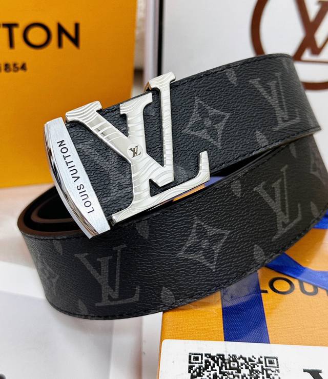 皮带：Lv..路易..威登顶级复刻- 腰带：原单品质百分百进口头层牛皮，保证真皮。雕花镂空工艺.真空电镀.永不掉色.24K纯钢扣头层老花，黑格，棕格，黑花，格仔