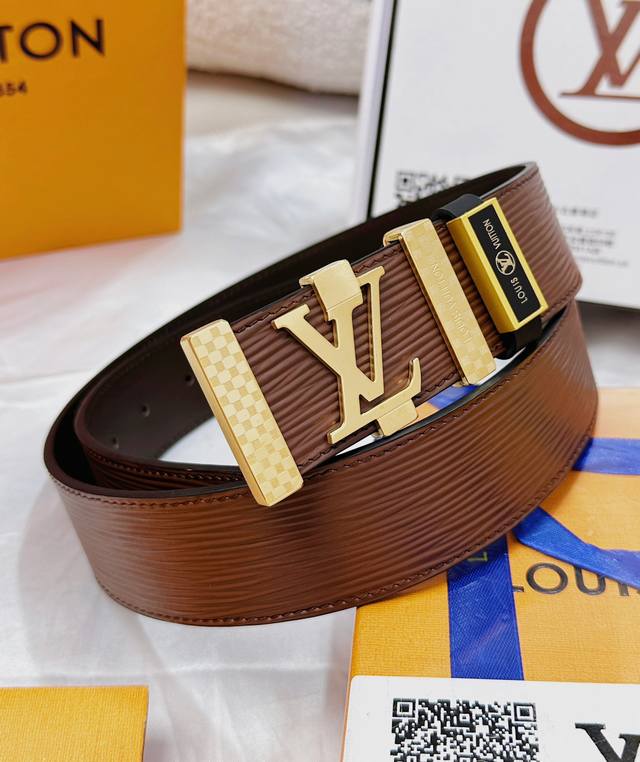 皮带：Lv..路易..威登顶级复刻. 腰带：原单品质百分百头层牛皮，保证真皮。雕花镂空工艺.真空电镀.永不掉色.24K纯钢扣头层小牛皮水波纹双面可用专柜同等质量