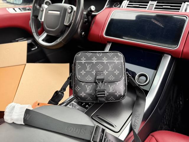 高端货 新款 “ Louis Vuitton ”Lv单肩包 路易威登单肩包 M12516。Louis Vuitton Getaway Monogram 压花可调