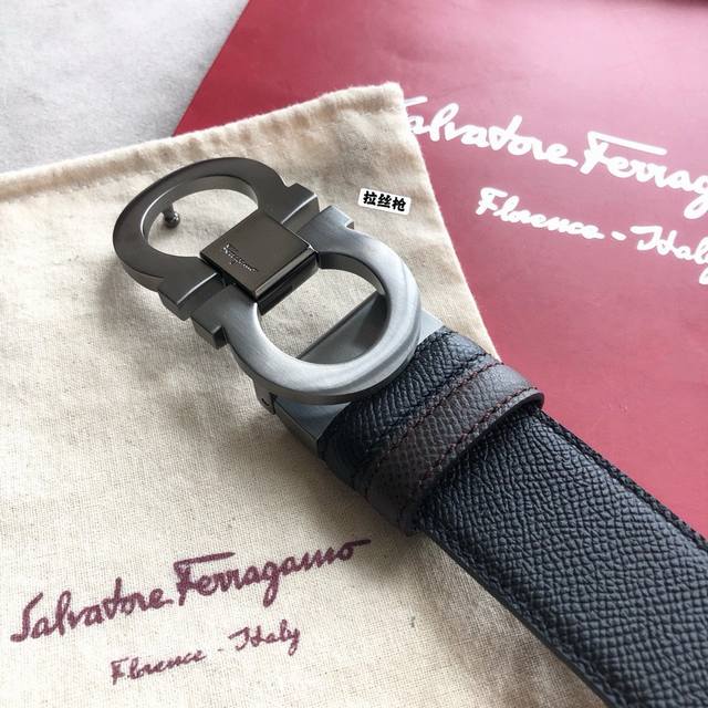 Salvatore Ferragamo菲拉格慕男士3.5Cm经典专柜版型金属夹扣，头层牛皮十字纹理可双面外用！