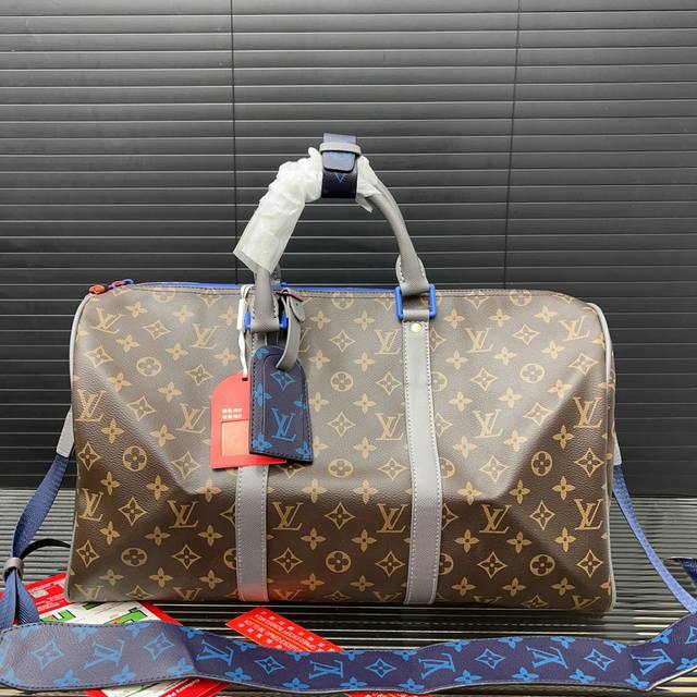 Louisvuitton 路易威登 Keepall旅行袋 手提包袋 机场包 采用精湛镶嵌细工 实物拍摄 原厂原版面料 45 X 26 Cm。