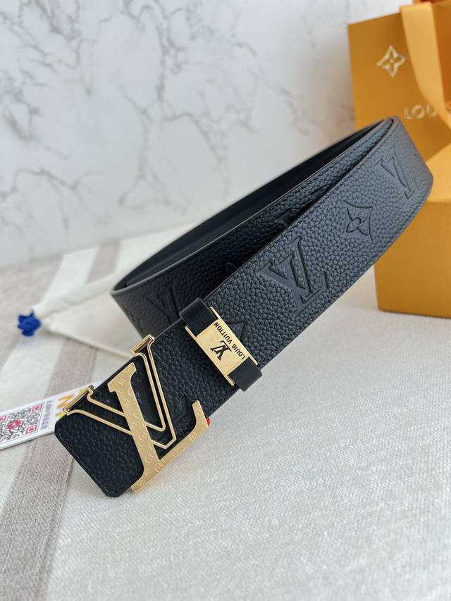 品名： Lv..路易..威登腰带皮带原单 型号：挂扣，经典纯钢材质字母挂扣，头层牛皮，图片实物拍摄 材料：头层牛皮，挂扣系列，纯钢材质扣头，钯镀电镀工艺永不掉色