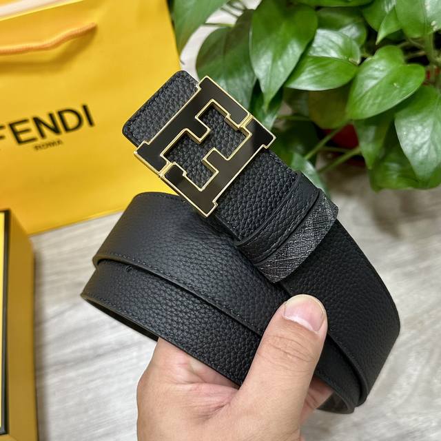 Fendi 芬迪 专柜同款 宽4.0Cm 双环正反用腰带 Ff按钉搭扣 黑色cuoio Romano皮革材质 反面面料带有烟草灰和黑色ff图案 四方金属饰面 时