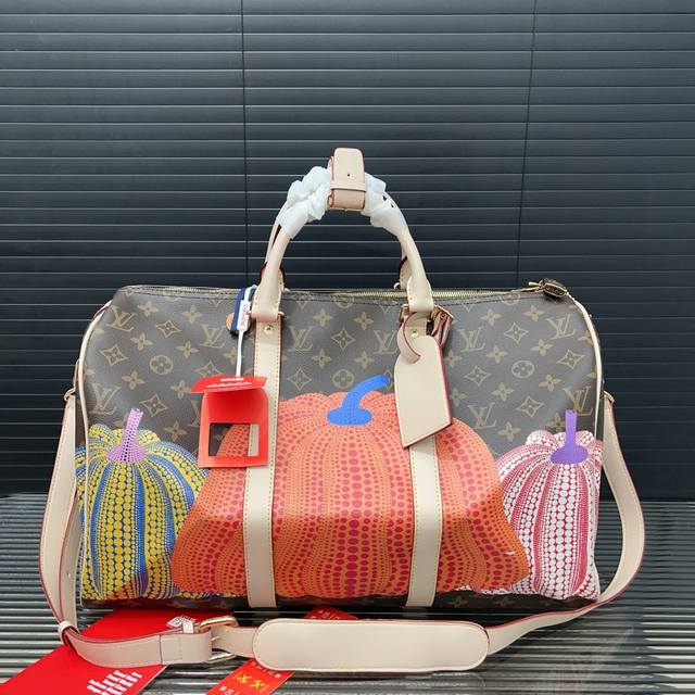 Louisvuitton 路易威登 Keepall 印花旅行袋 手提包袋 机场包 采用精湛镶嵌细工 实物拍摄 原厂原版面料 45 X 26 Cm。