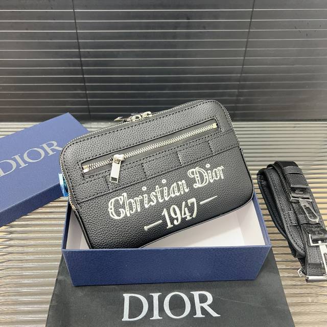 Dior 迪奥 1947 Safari信使包 Cd刺绣针织相机包 男女通用斜挎包 单肩包 采用精湛镶嵌细工，经典百搭 实物拍摄 原厂原版面料 配送防尘袋 礼盒