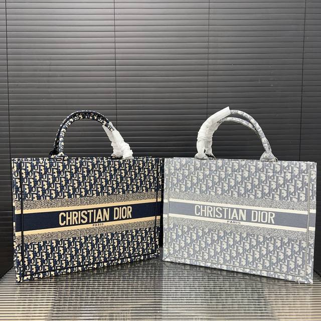 Dior 迪奥 大号 Book Tote Bag刺绣手提包托特包 公文包 明星单品 实物拍摄 规格 41Cm