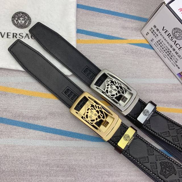 品名：Versace.范思哲 自动带 材质：原单牛皮腰带 百分百头层牛皮腰带保证真皮，24K纯钢扣，专柜原单品质、做工精细，时尚大牌，送人自用首选 包装： 请认