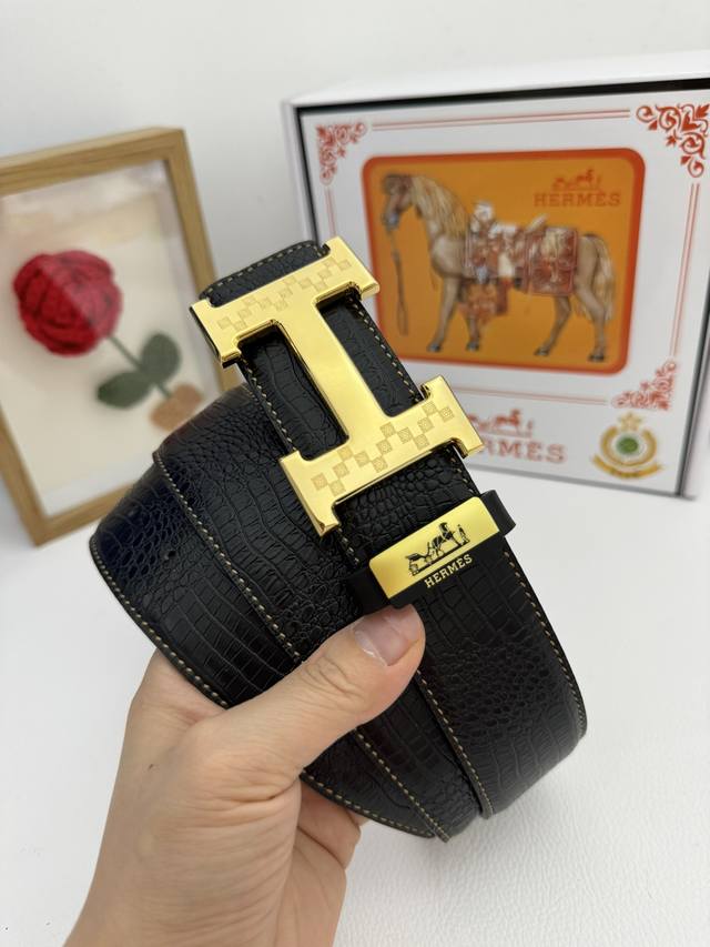 品名：爱马仕.Hermès 原单 材质：原单牛皮腰带 百分百头层牛皮腰带保证真皮，24K纯钢扣，专柜原单品质、做工精细，时尚大牌，送人自用首选 包装： 请认准如