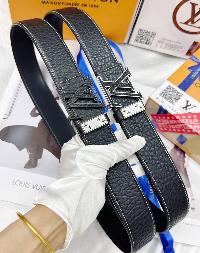 皮带：Lv..路易..威登顶级复刻. 腰带：原单品质百分百进口原厂头层牛皮，保证真皮。雕花镂空工艺.真空电镀.永不掉色.24K纯钢扣头层小牛皮纹双面两用专柜同等