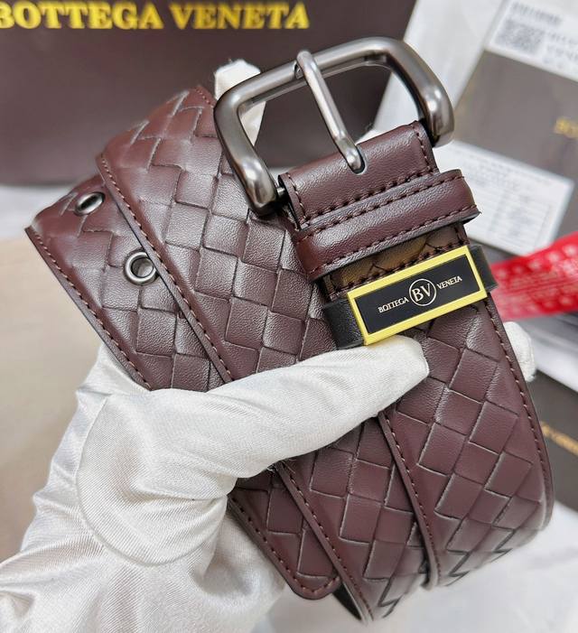 皮带：Bottega Veneta.葆蝶家顶级- 腰带：Bv原单复刻品质百分百进口原厂头层牛皮，保证真皮。撞色编织.真空电镀.永不掉色.24K纯钢扣纯手工编织艺