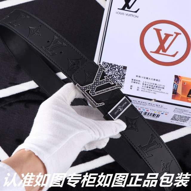 品名：Lv..路易..威登原单 型号：认准如图专柜包装，赠送打孔器 材料：百分百头层牛皮，24K纯钢扣彩色印花图案，保证真皮。专柜同等质量， 送人自用首选 包装